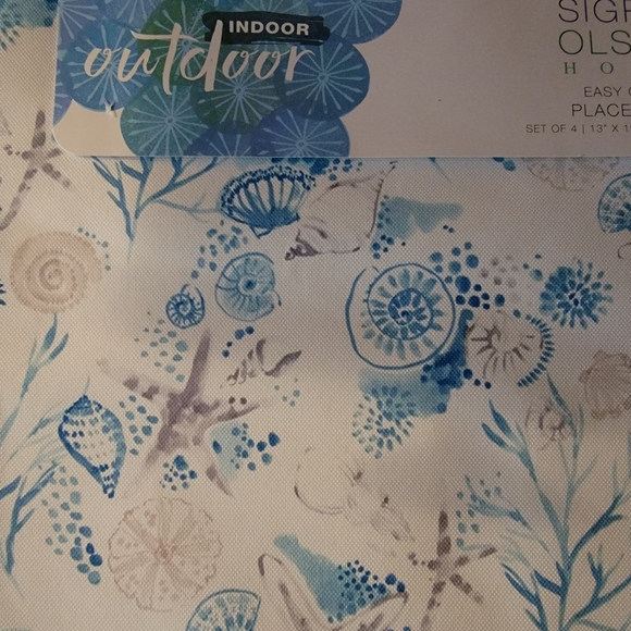 Sigrid Olsen Set of 4 Indoor/Outdoor Placemats Easy Care Seaside Motif 13"×19" - Picture 5 of 6